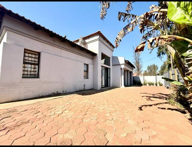 3 BEDROOM HOUSE FOR SALE IN VANDERBIJLPARK CE 1